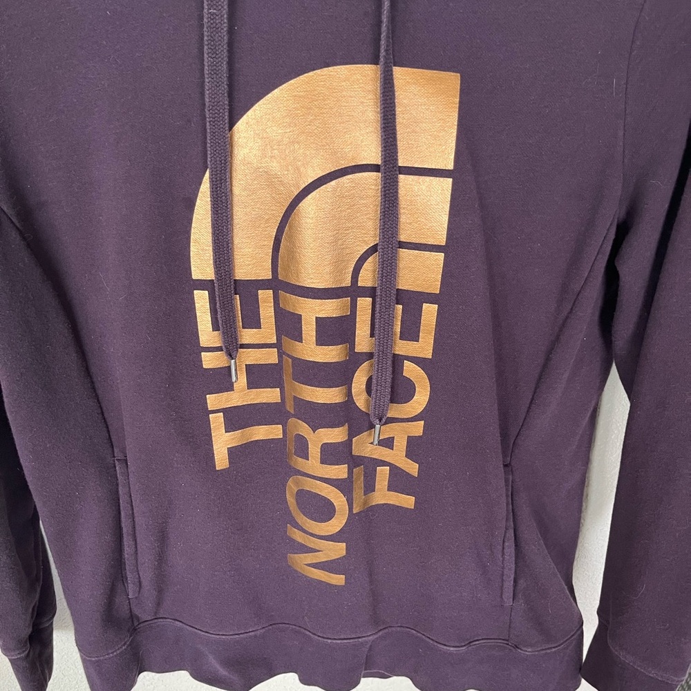 North Face Women’s Hoodie Maroon
